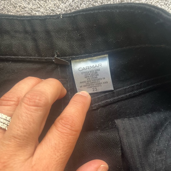 CARMAR JEAN SHORTS distressed - Picture 9 of 13